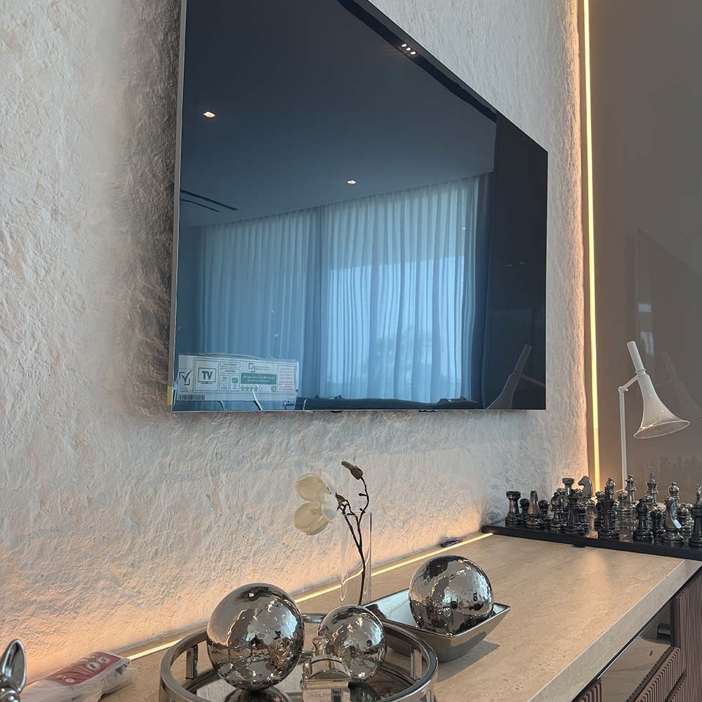 Stone-effect wall finish in Dubai Hills Villa by SurfaceLab