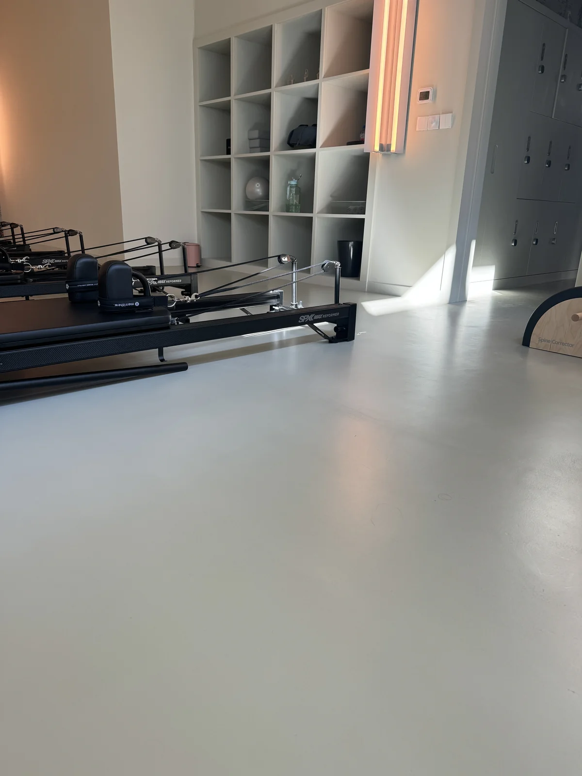 Pale microcement floor in a fitness studio