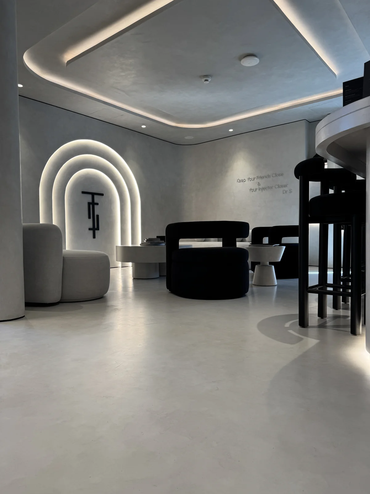 Continuous microcement flooring through a sculptural interior