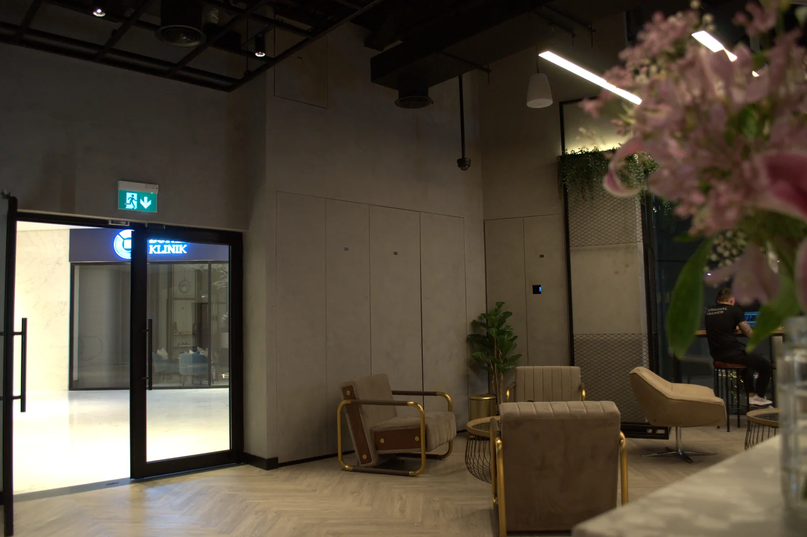 Warm-toned polished plaster across a gym reception wall