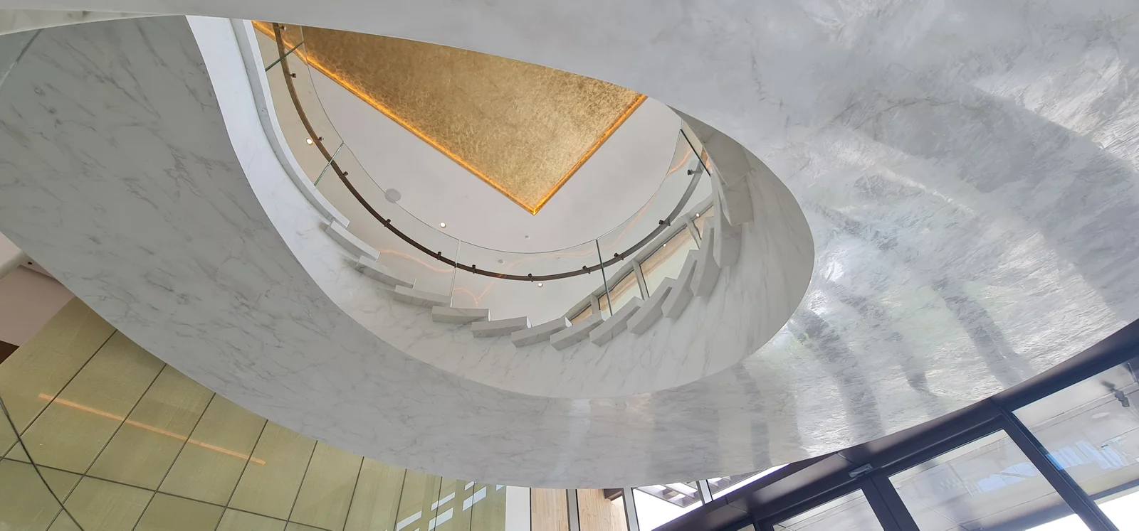 Reflective decorative plaster around a curved architectural feature