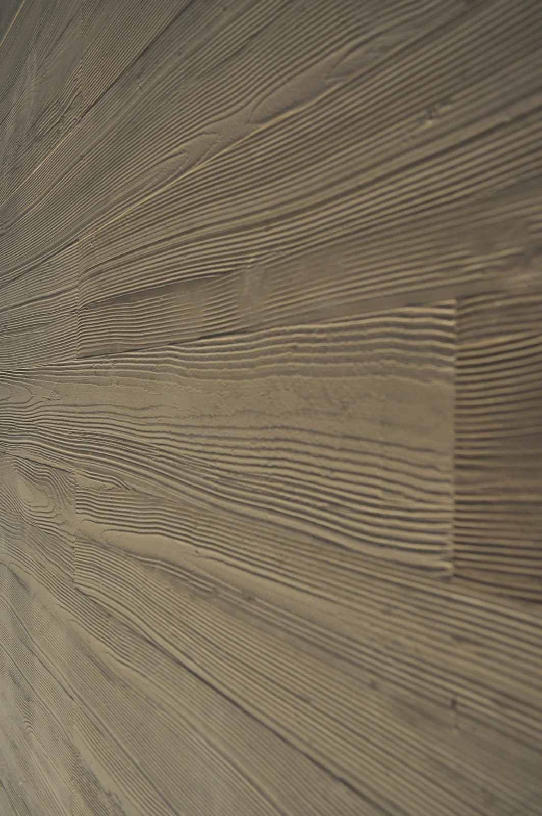 Fine directional grain in a textured wood-effect surface